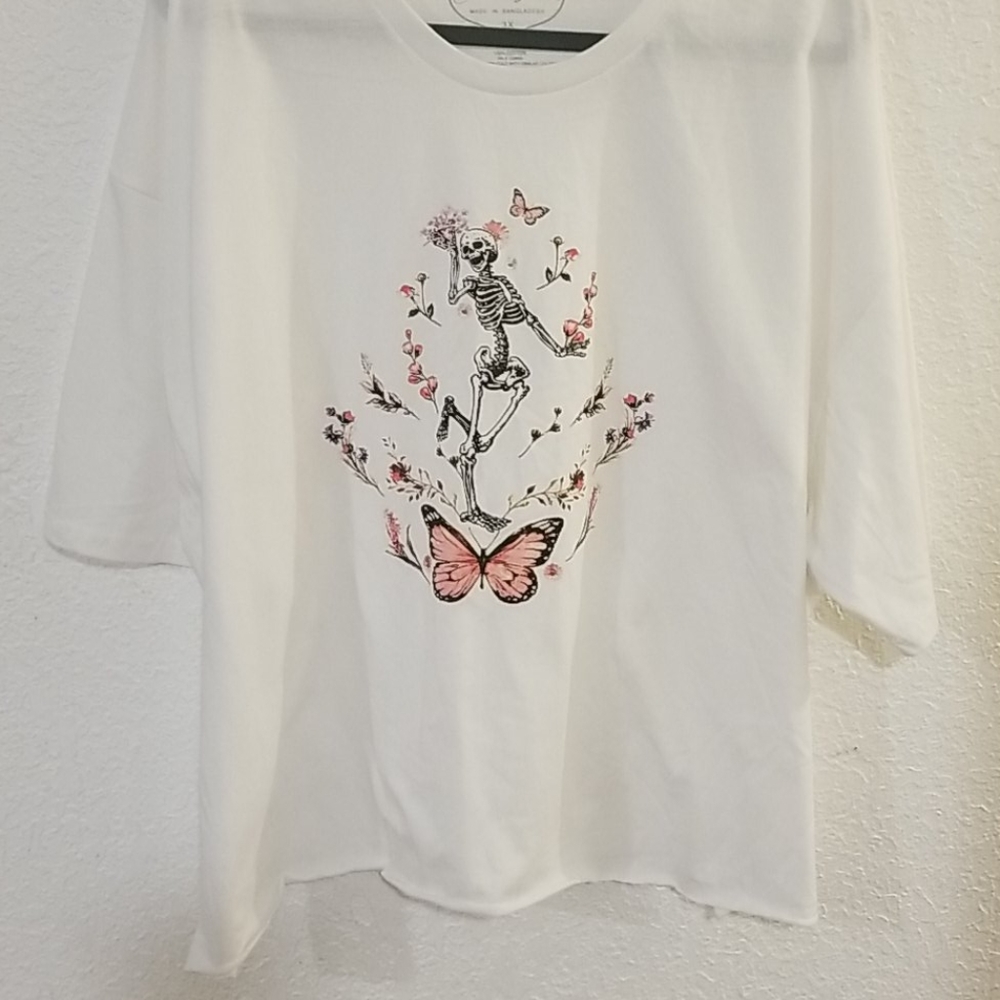 Plus size skeleton tee NWOT